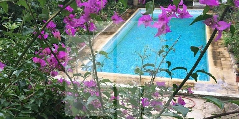 Villa à retaper avec piscine, Mutuelleville