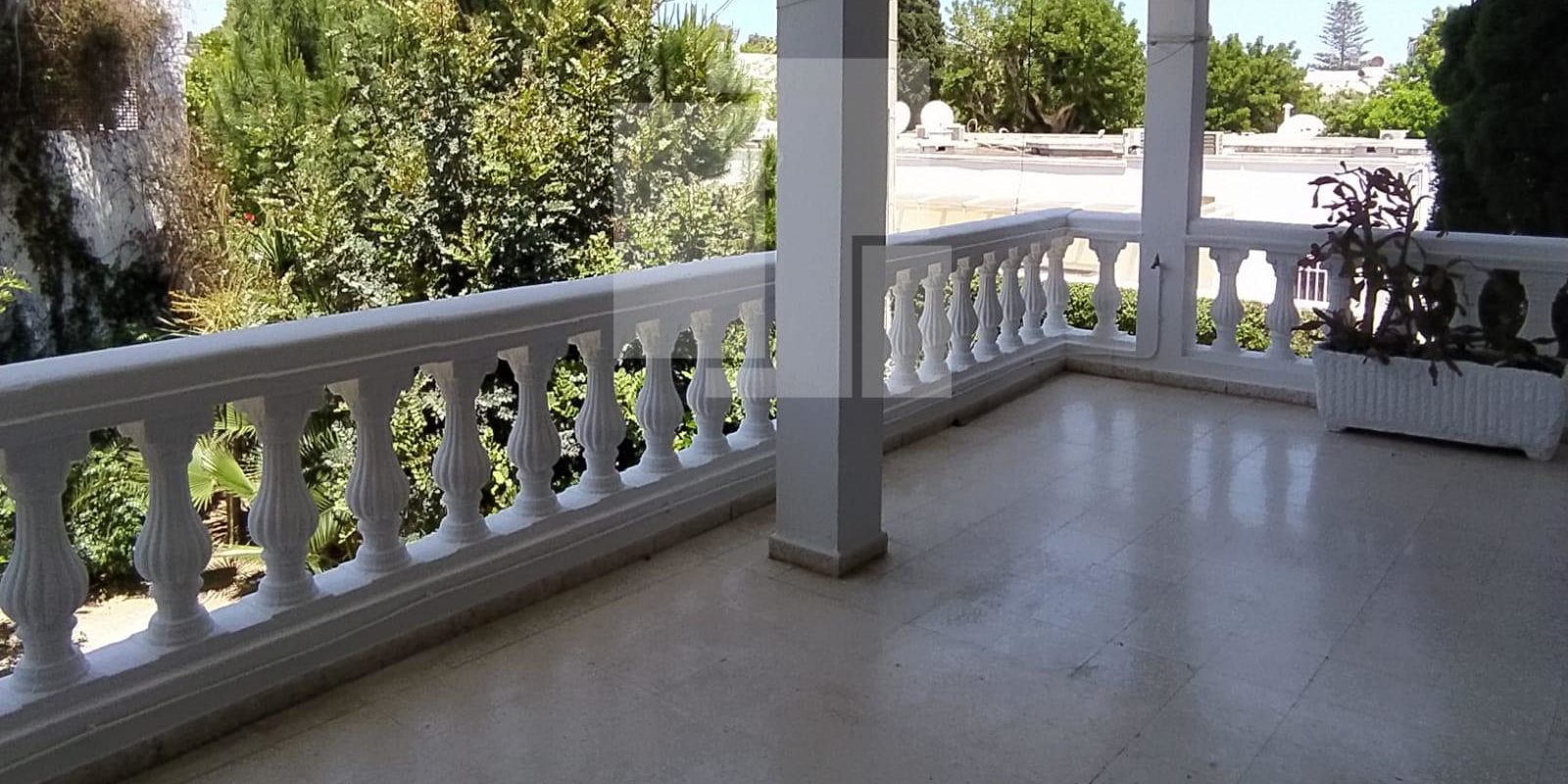 Jolie villa S+4, Carthage Dermech