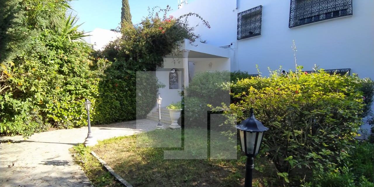 Villa S+4 avec un grand jardin, Carthage Présidence Villa S+4 avec un grand jardin, Carthage Présidence