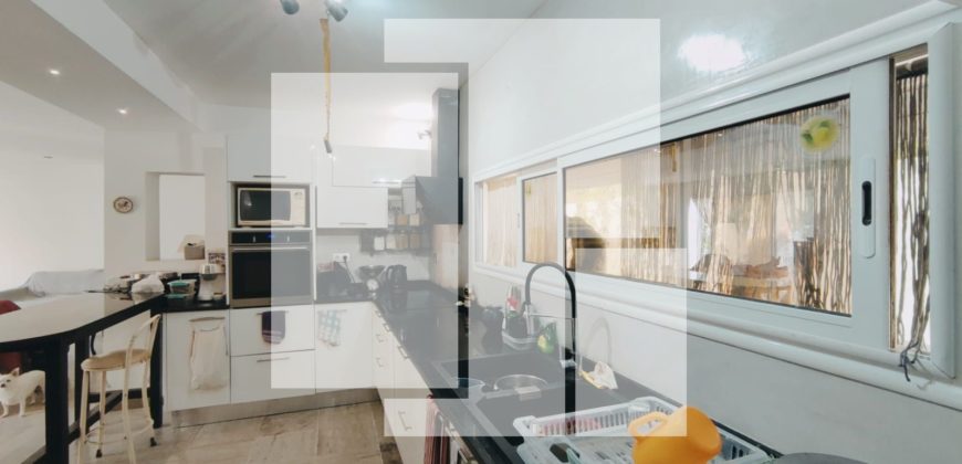 Villa S+5 avec jardin, Gammarth