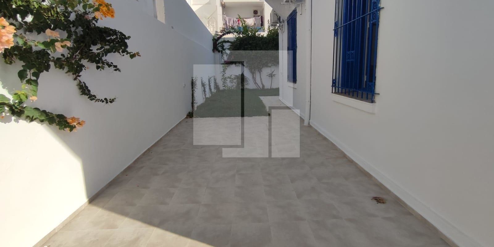 Rez-de-chaussée de villa S+4, Marsa Corniche