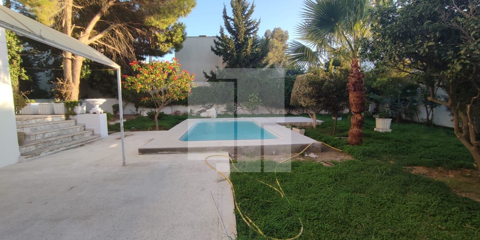 Rez-de-chaussée de villa S+3 avec piscine, La Marsa