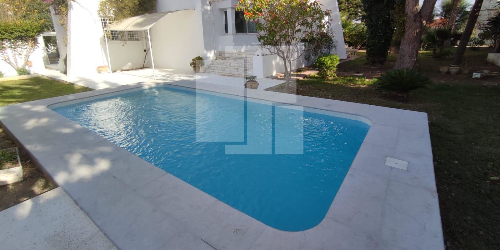 Rez-de-chaussée de villa S+3 avec piscine, La Marsa