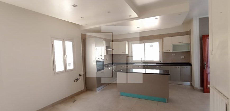 Villa S+5 avec piscine, La Marsa