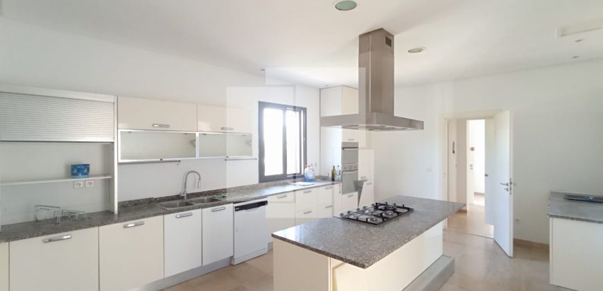Villa S+4 avec piscine, Gammarth