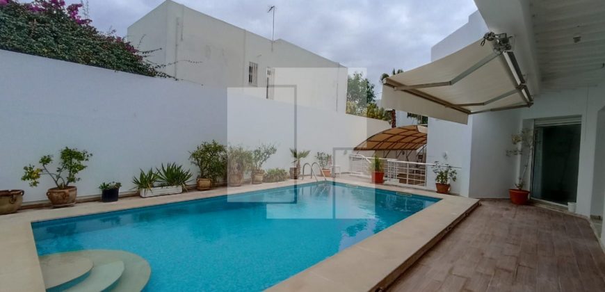 Villa S+4 avec piscine, La Marsa