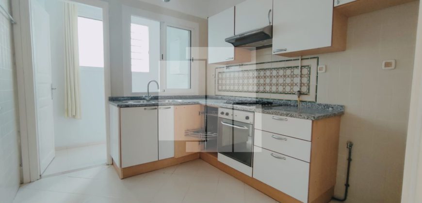 Appartement S+3 rénové, Gammarth