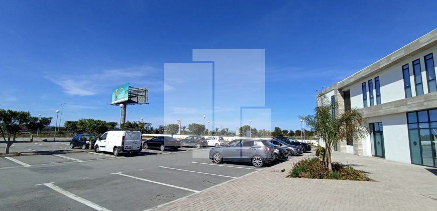 Bureau neuf de 97m², Les Berges du Lac 1