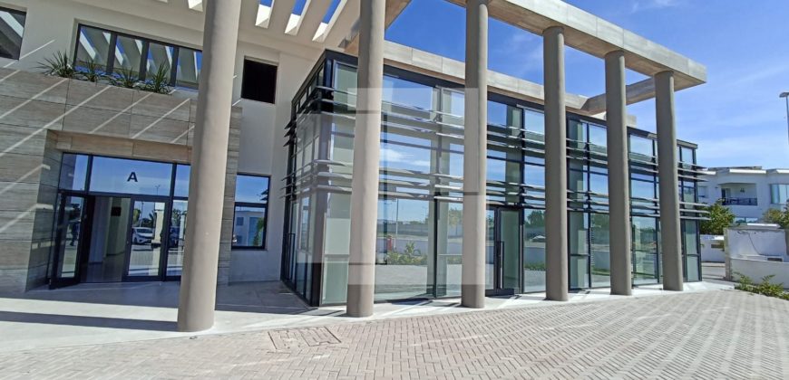 Bureau neuf de 97m², Les Berges du Lac 1