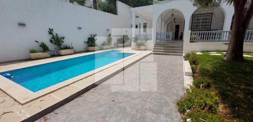 Villa S+5 avec piscine et vue sur mer, Marsa Corniche