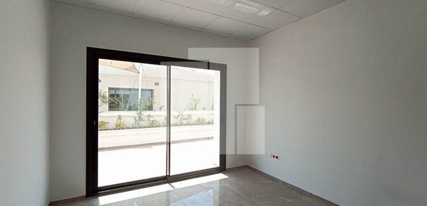 Bureau neuf de 94m² avec terrasse, Les Berges du Lac 1