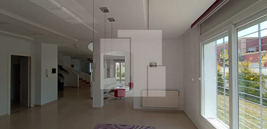 Villa S+4 avec jardin, Gammarth