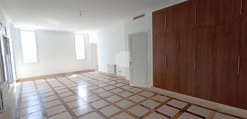 Villa S+5 avec vue dégagée, Gammarth supérieur