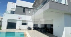 Villa S+4 moderne avec piscine, La Soukra