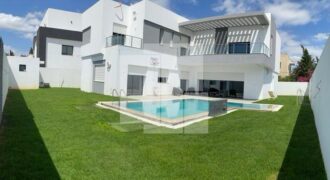 Villa S+4 moderne avec piscine, La Soukra