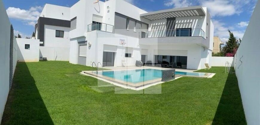 Villa S+4 moderne avec piscine, La Soukra