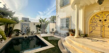 Villa S+5 avec piscine, La Soukra