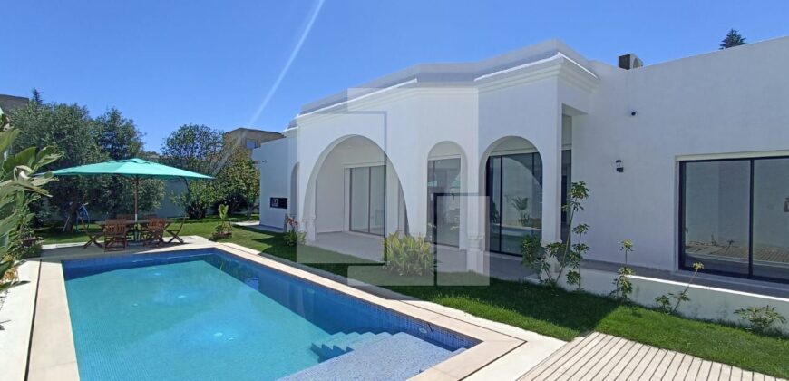 Villa S+4 avec jardin et piscine, La soukra