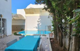 Villa S+3 Meublé avec piscine, La Marsa