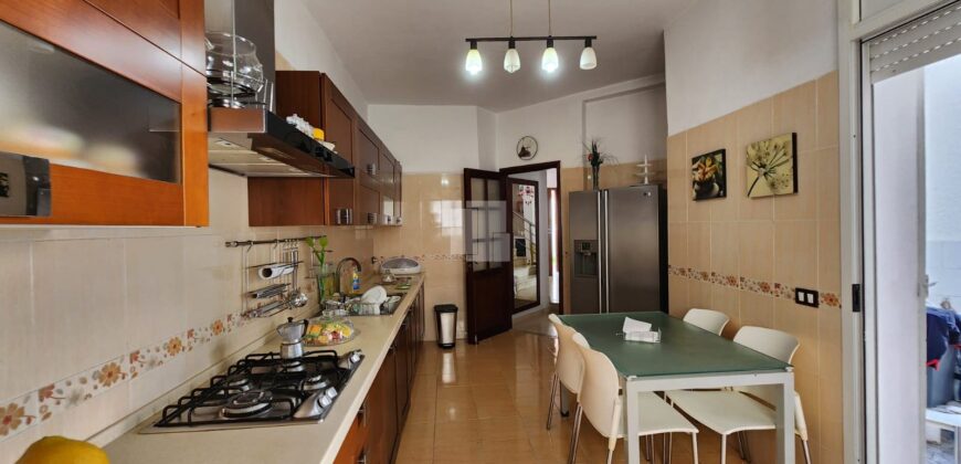 Villa S+3 Meublé avec piscine, Marsa