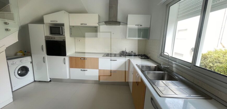 Etage de villa S+3 meublé avec piscine, Carthage Byrsa