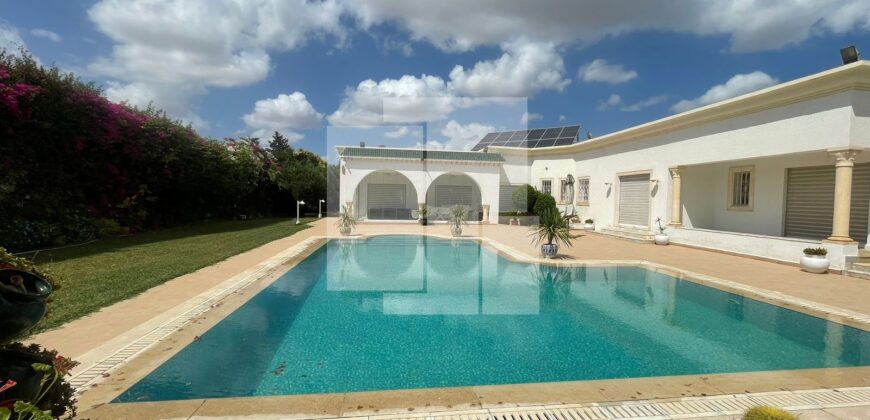 Villa de maître S+4 avec deux piscines, La Soukra