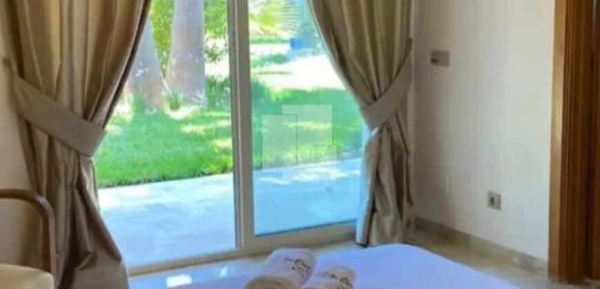 Villa S+5 avec jardin et  piscine, Chotrana