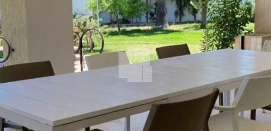 Villa S+5 avec jardin et  piscine, Chotrana
