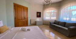 Villa S+5 avec jardin et  piscine, Chotrana