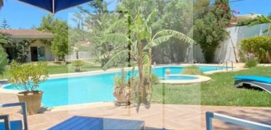 Villa S+5 avec jardin et  piscine, Chotrana