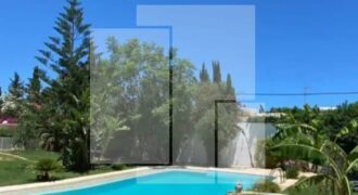 Villa S+5 avec jardin et  piscine, Chotrana
