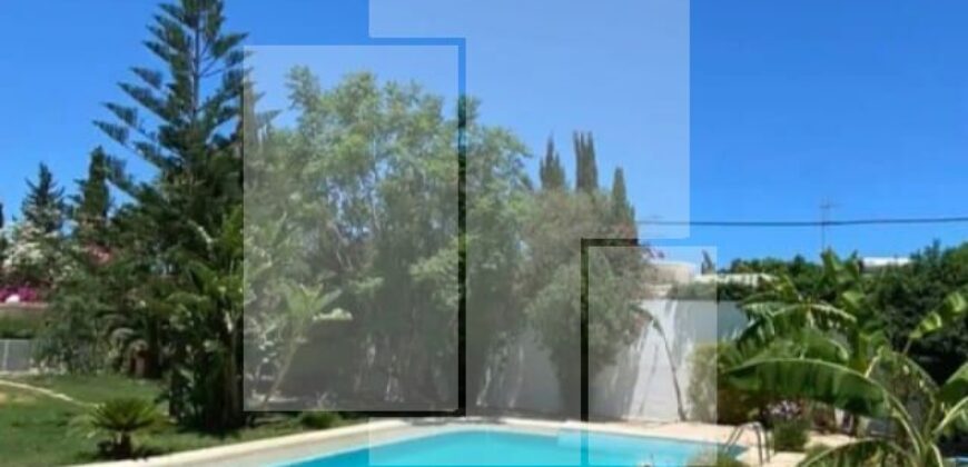 Villa S+5 avec jardin et  piscine, Chotrana