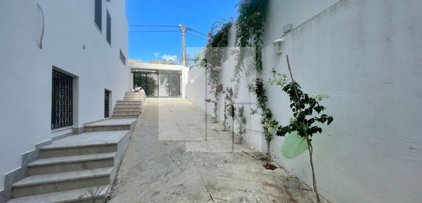 Rez-de-chaussée de villa S+2 avec jardin, Gammarth supérieur