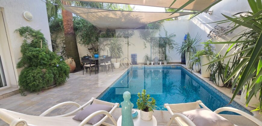Villa jumelée S+4 avec piscine, La Marsa