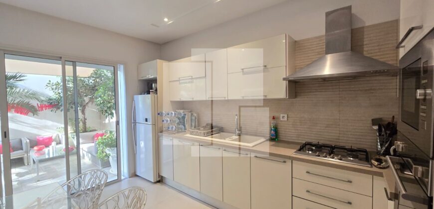 Villa jumelée S+4 avec piscine, La Marsa