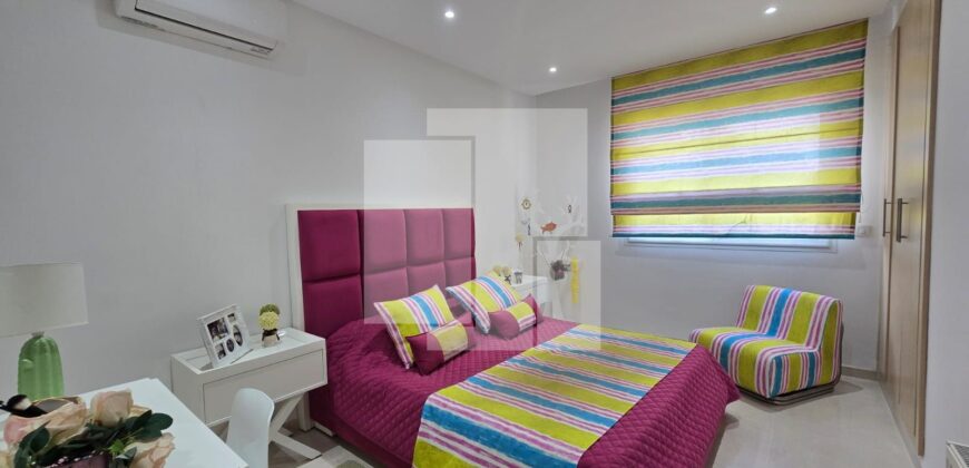 Villa jumelée S+4 avec piscine, La Marsa