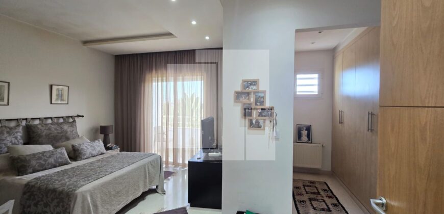 Villa jumelée S+4 avec piscine, La Marsa