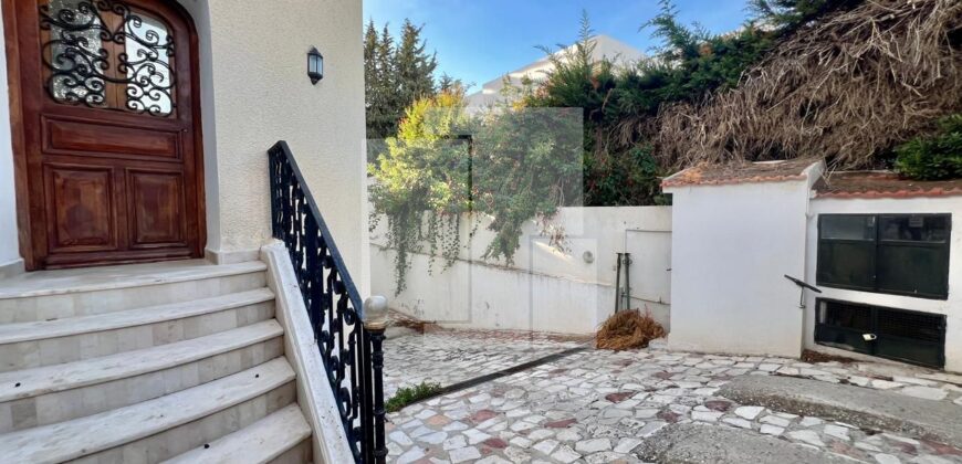 Villa S+8 avec piscine, Marsa Nassim