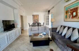 Rez de chaussée de villa S+3 meublé avec jardin, La Marsa