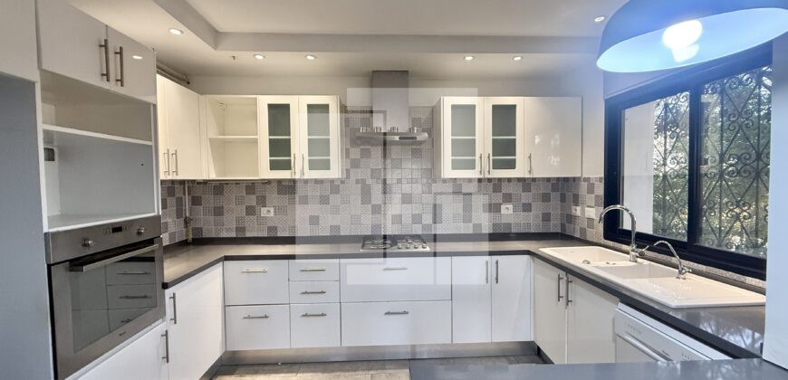 Villa S+4 avec jardin, Carthage