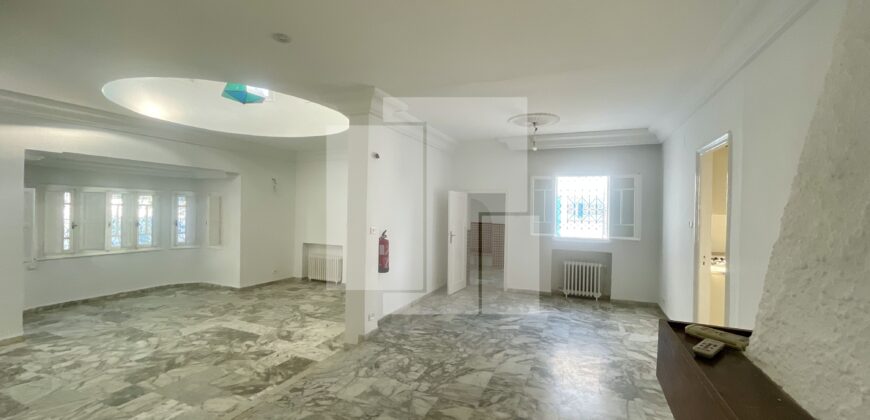 Villa S+3 de plain pied avec jardin, Gammarth supérieur