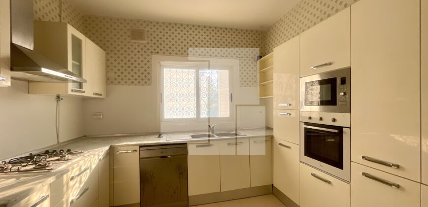 Villa S+3 de plain pied avec jardin, Gammarth supérieur