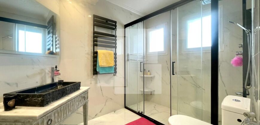 Villa S+4 moderne avec piscine, Gammarth supérieur