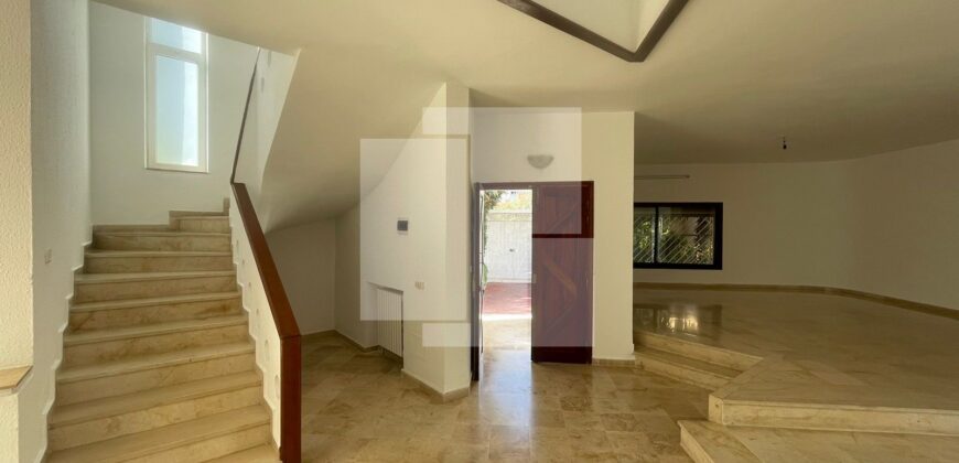 Villa S+6 avec piscine, La Marsa