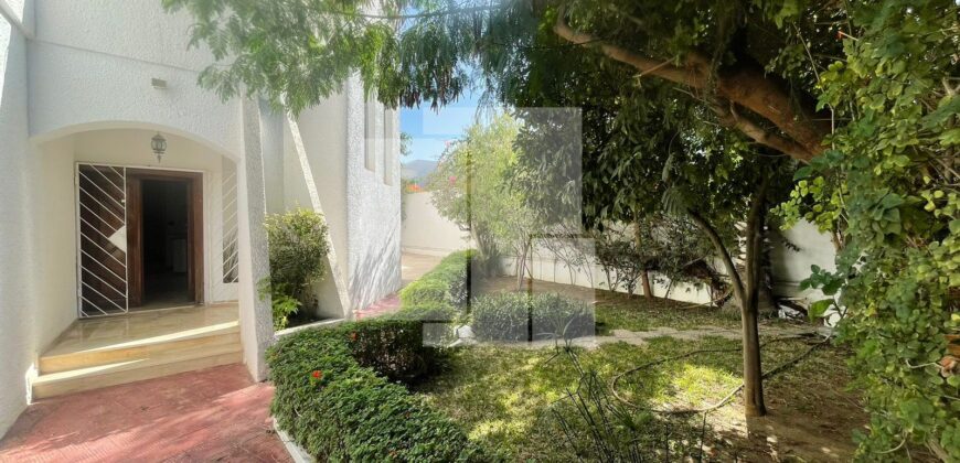 Villa S+6 avec piscine, La Marsa