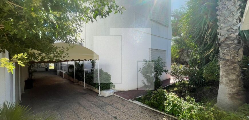Villa S+6 avec piscine, La Marsa