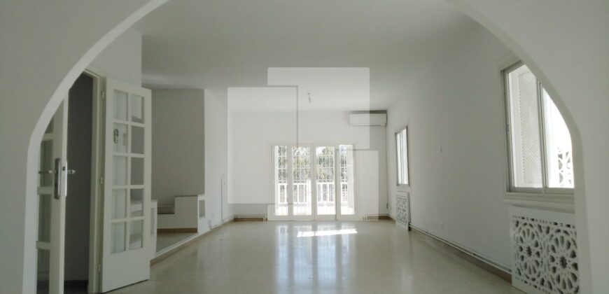 Villa S+4 avec piscine, Gammarth zone touristique