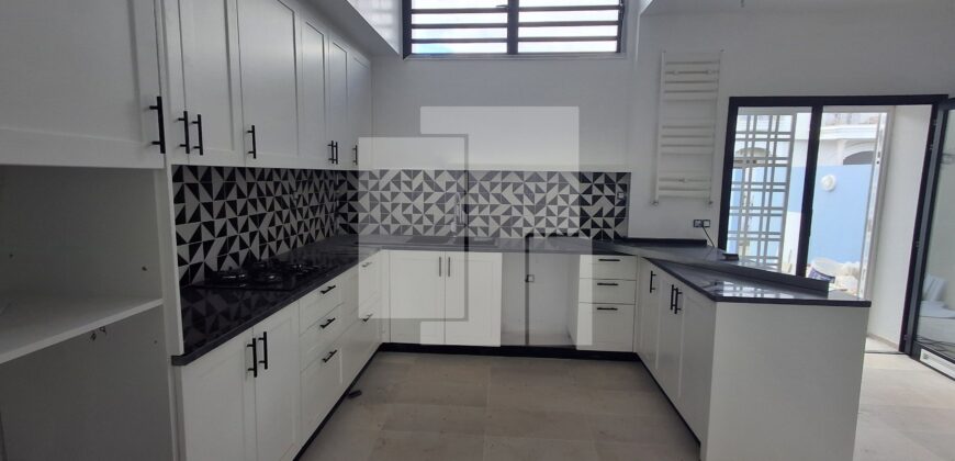 Villa S+5 nouvellement construite, Ain Zaghouen