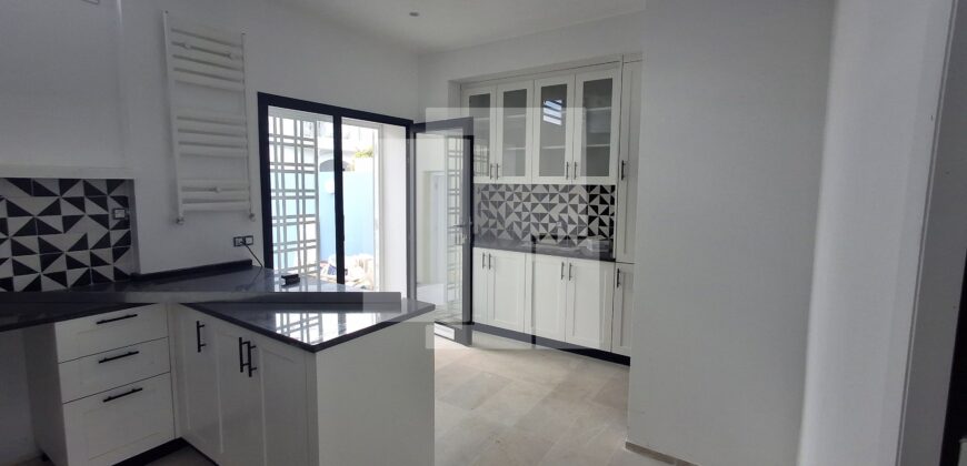 Villa S+5 nouvellement construite, Ain Zaghouen