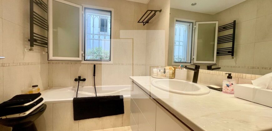 Appartement S+3 au rez-de-chaussée avec jardin, Marina Gammarth